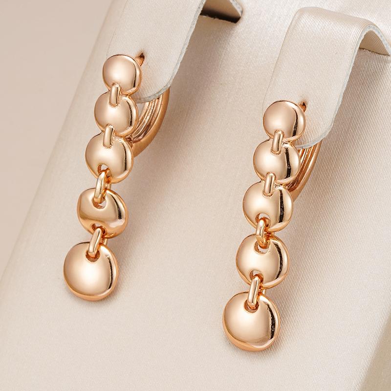 Modische Glänzende Hängeohrringe für Damen Roségold Farbe Einfacher Langer Anhänger Glied Hochwertiger Täglicher Feinschmuck