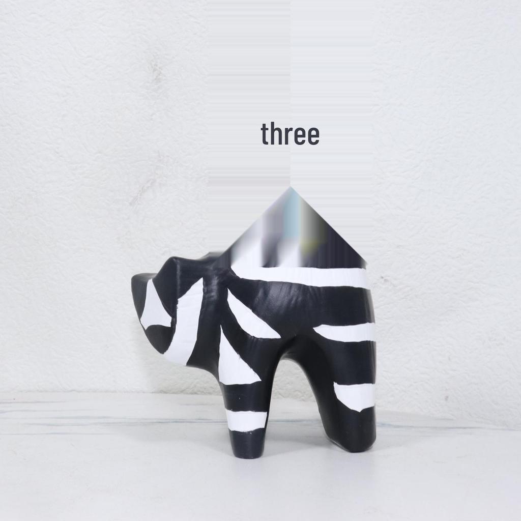 Krat Cat: Modern Abstract Art Cat Ornaments for Desktops and Coffee Tables