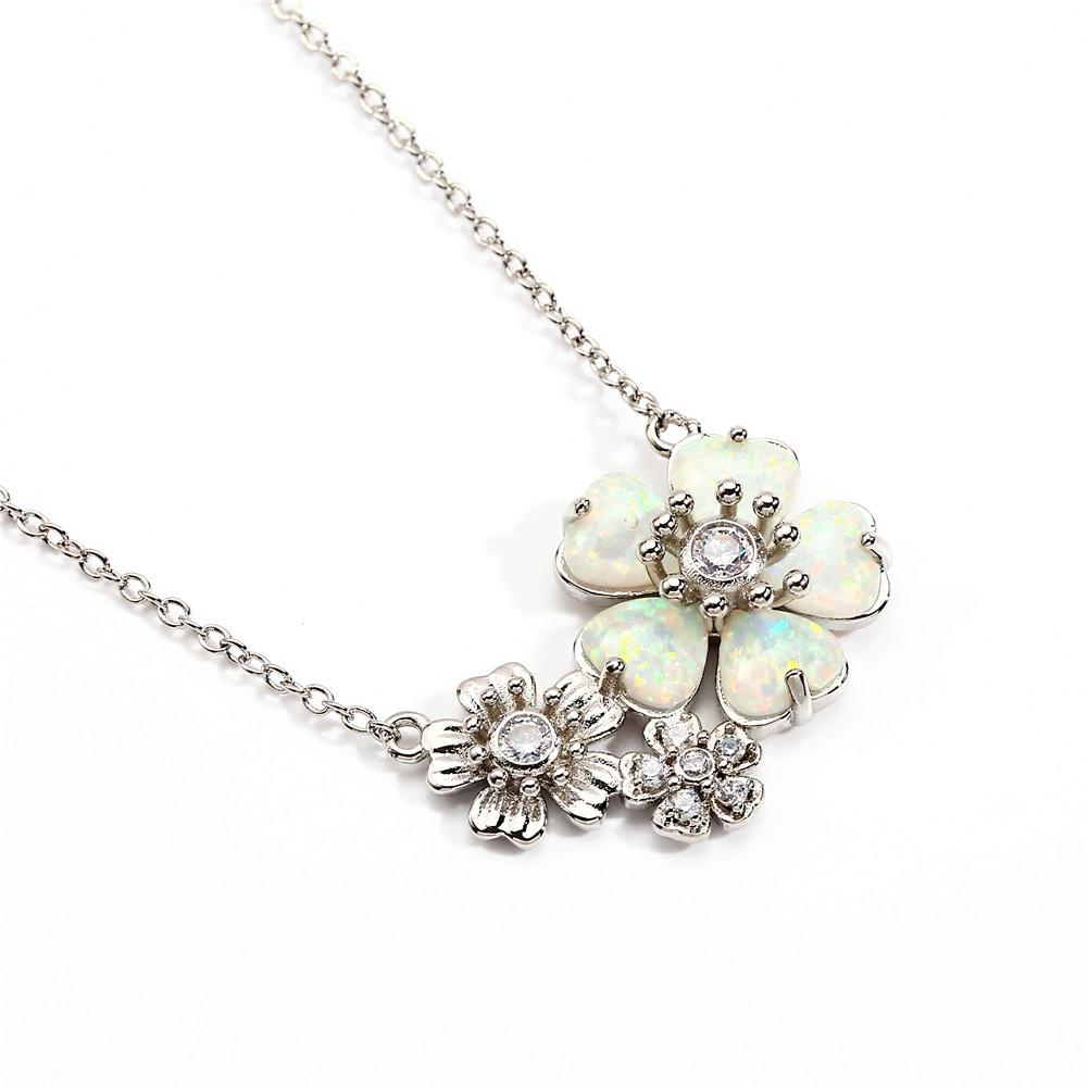 

Retro Korean Style Rose Gold Platinum Blue White Diamond Three Five Petal Peach Blossom Womens Necklace