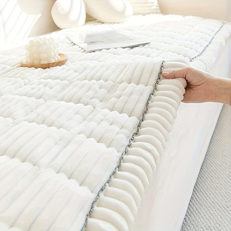 A Bohemian Style Quilted Sofa Cover with Ruffled Edges, Featuring One-piece Short Pile Fleece Fabric, Machine Washable, Pet Friendly, Non-slip Sheaths