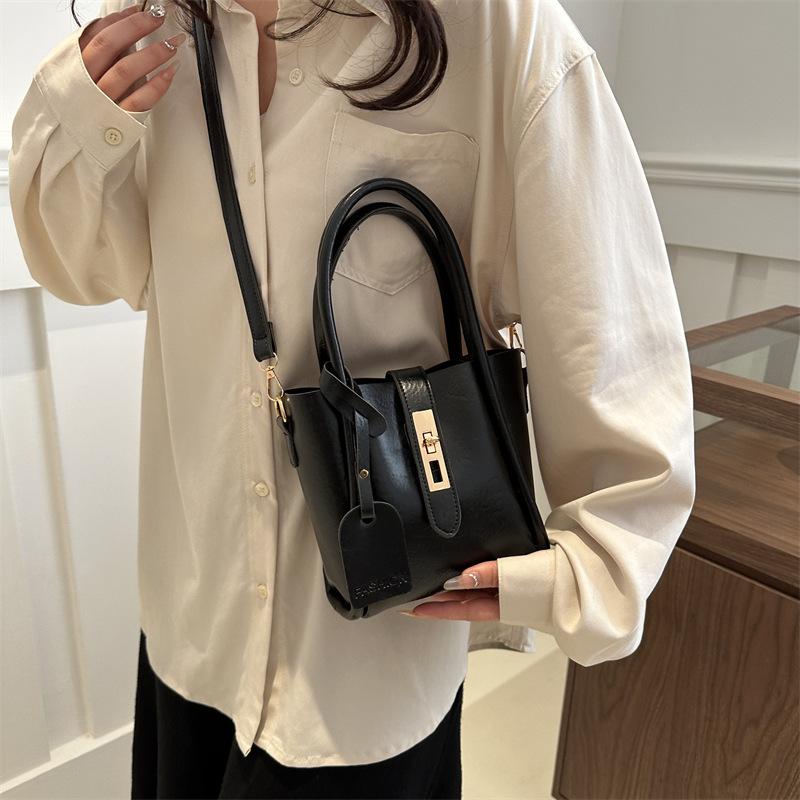 Fashionable Hand-held Bucket Bag for Women's Spring New Niche Design and Fashion Trendy Crossbody Bag