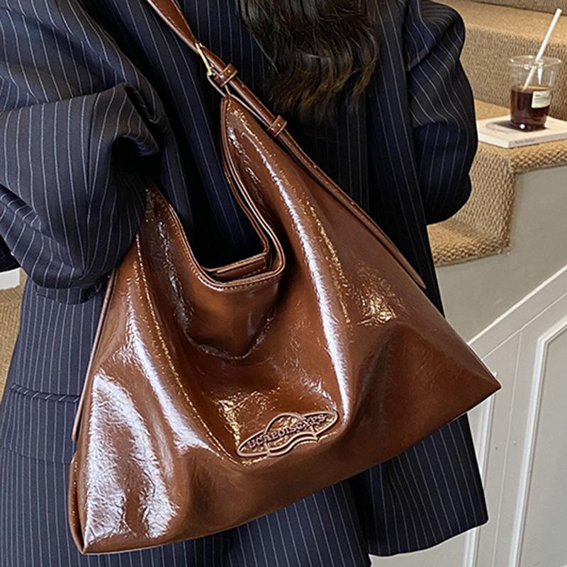 Large Capacity Tote Bag Women's Autumn New Retro Handbag Casual Commuter Shoulder Armpit Bag