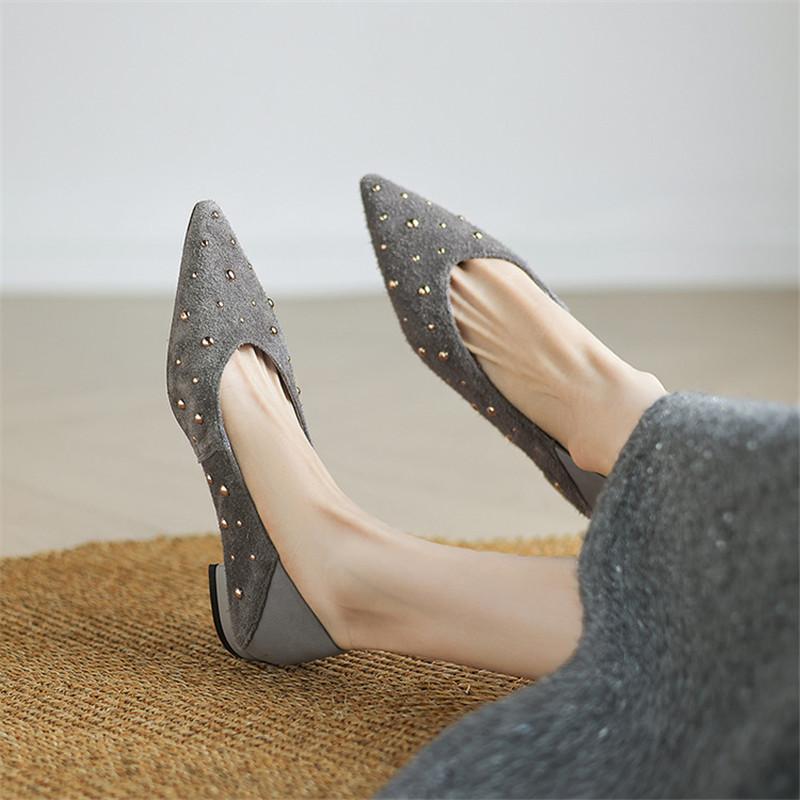 Mode Neue Frühling/Sommer Kuhveloursleder Damen Pumps Schuhe für Damen Mode Nieten Spitzzehen Slipper Schuhe Damen Niedrige Absätze Damenschuhe