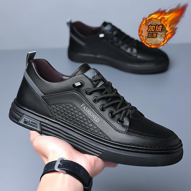 Męskie buty są popularne jesienią, nowe modne i codzienne, miękkie podeszwy, wsuwane małe białe buty, wszechstronne męskie sportowe buty skórzane