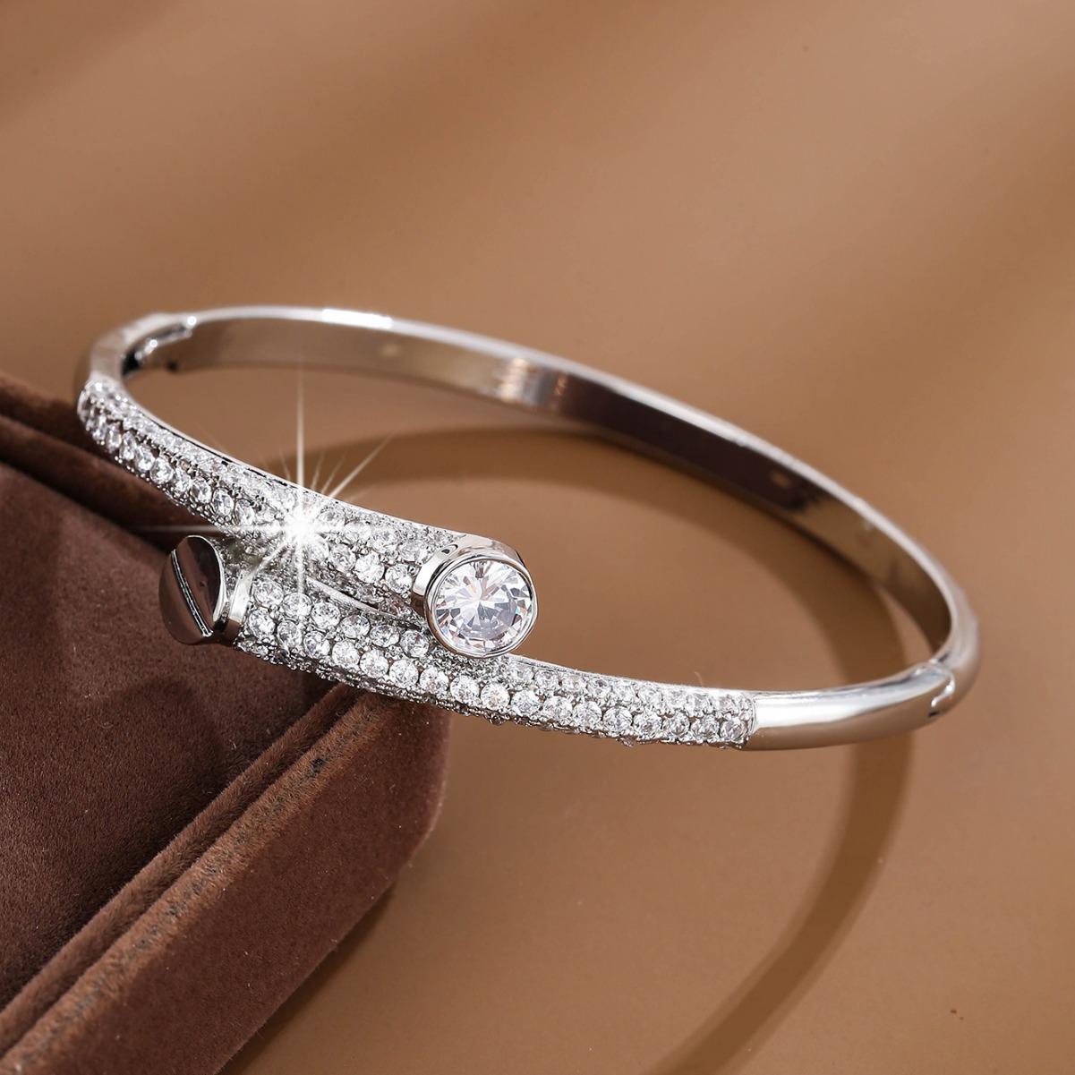 

Модный дизайн меньшинства с микро-инкрустацией из циркона Ins с холодной поверхностью браслета серебряный