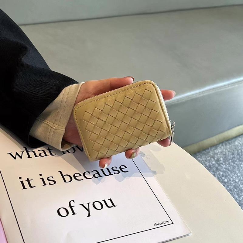 

2024 Нові плетені візитниці з овечої шкіри Модні в’язані жіночі сумки для карток з натуральної шкіри 11 слотів Органайзер для кредитних візиток жовтий