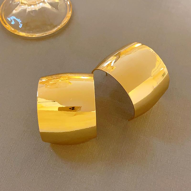 Silver needle square wide-sided letter C-shaped stud earrings, European and American exaggerated atmosphere earrings,light luxury temperament earrings