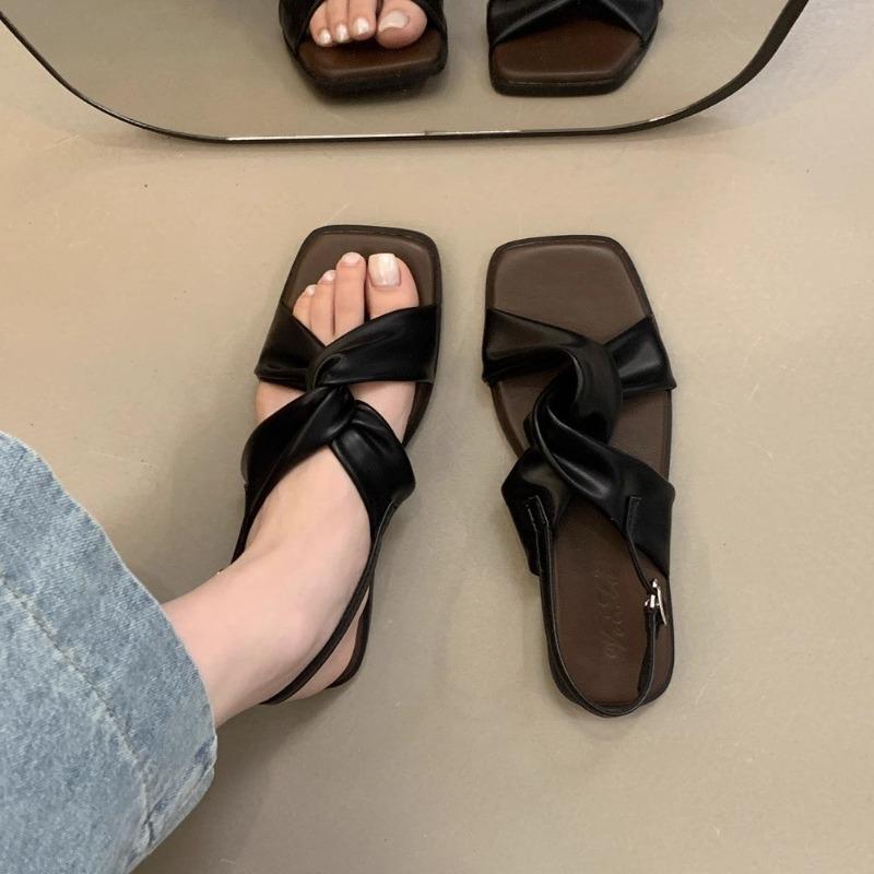 Summer Shoes Skirt Fairy with New Flat Sandals Female Word Beach Shoes Style with Retro