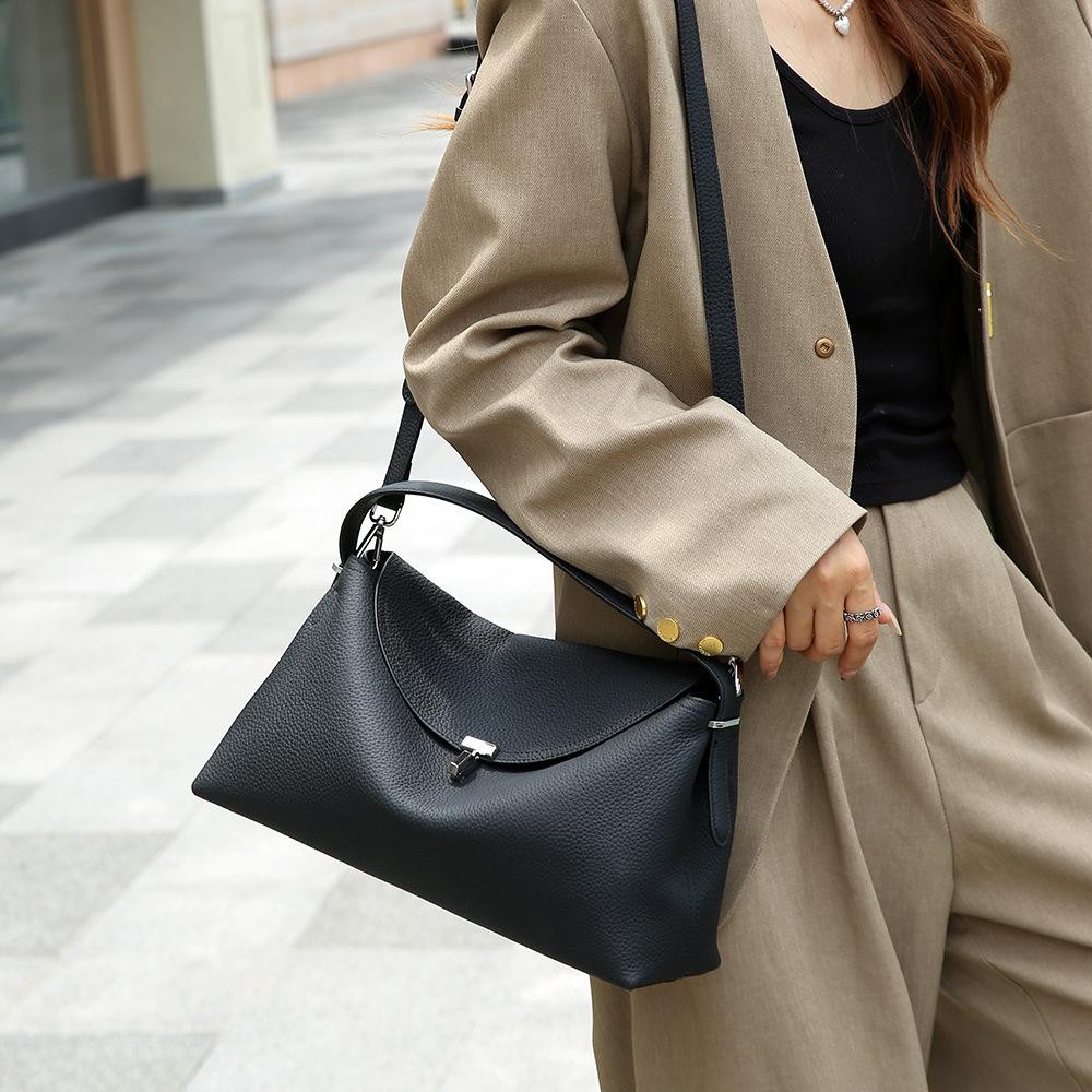 Leather Single-shoulder Pillow Bag for Commuting - Soft Leather High-end Handbag for Women with A Slouching Strap Design