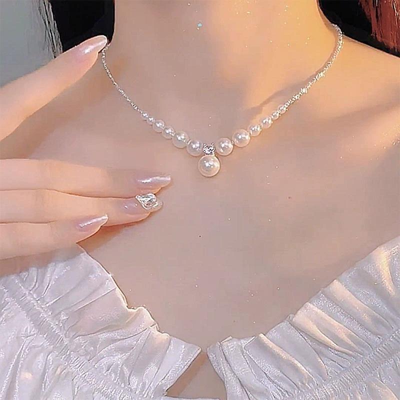 Pearl and Silver Pieces Pieced Together with Sparkling Diamonds - A Delicate Necklace for The Collarbone, A Charming Necklace for The Neck.