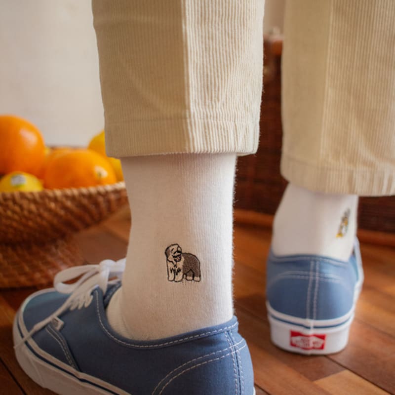 SNOOZY Sheepdog Puppy Embroidered Socks (White Gray)