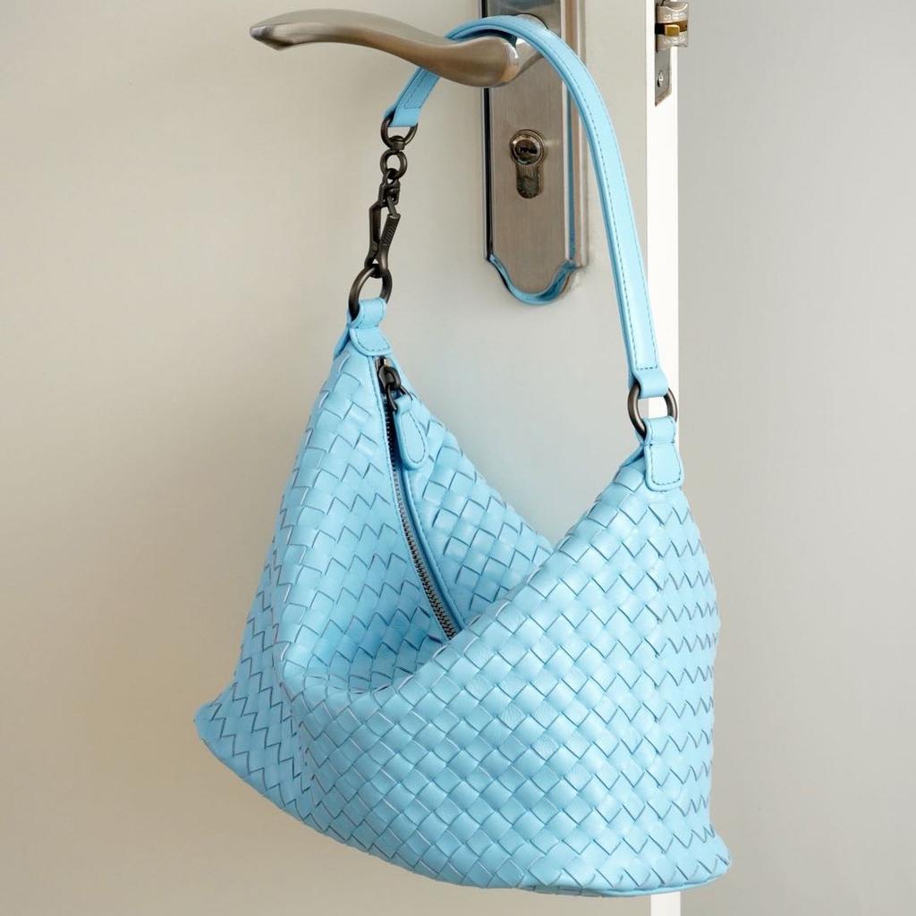 2025 New Sheepskin Woven Lunch Box Bag One Shoulder Underarm Dumpling Bag One Shoulder Crossbody Handbag Minimalist Hobo Bag