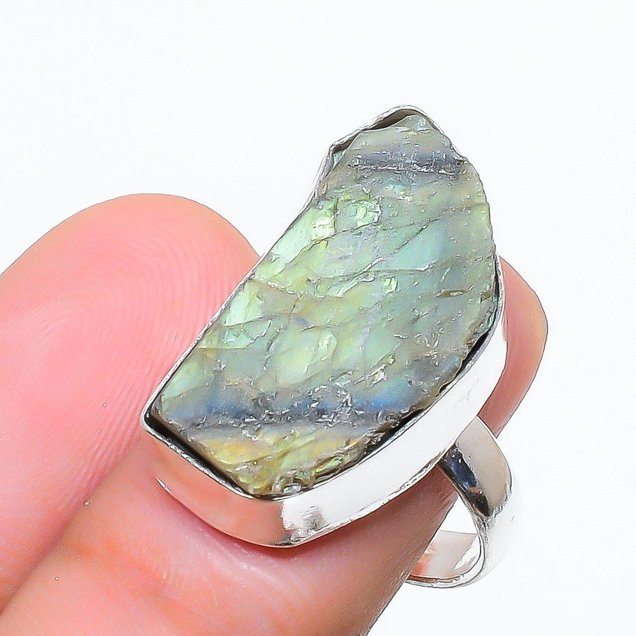 

Кольцо ручной работы из стерлингового серебра 925 пробы с натуральным лабрадоритом, размер 7 t8D28