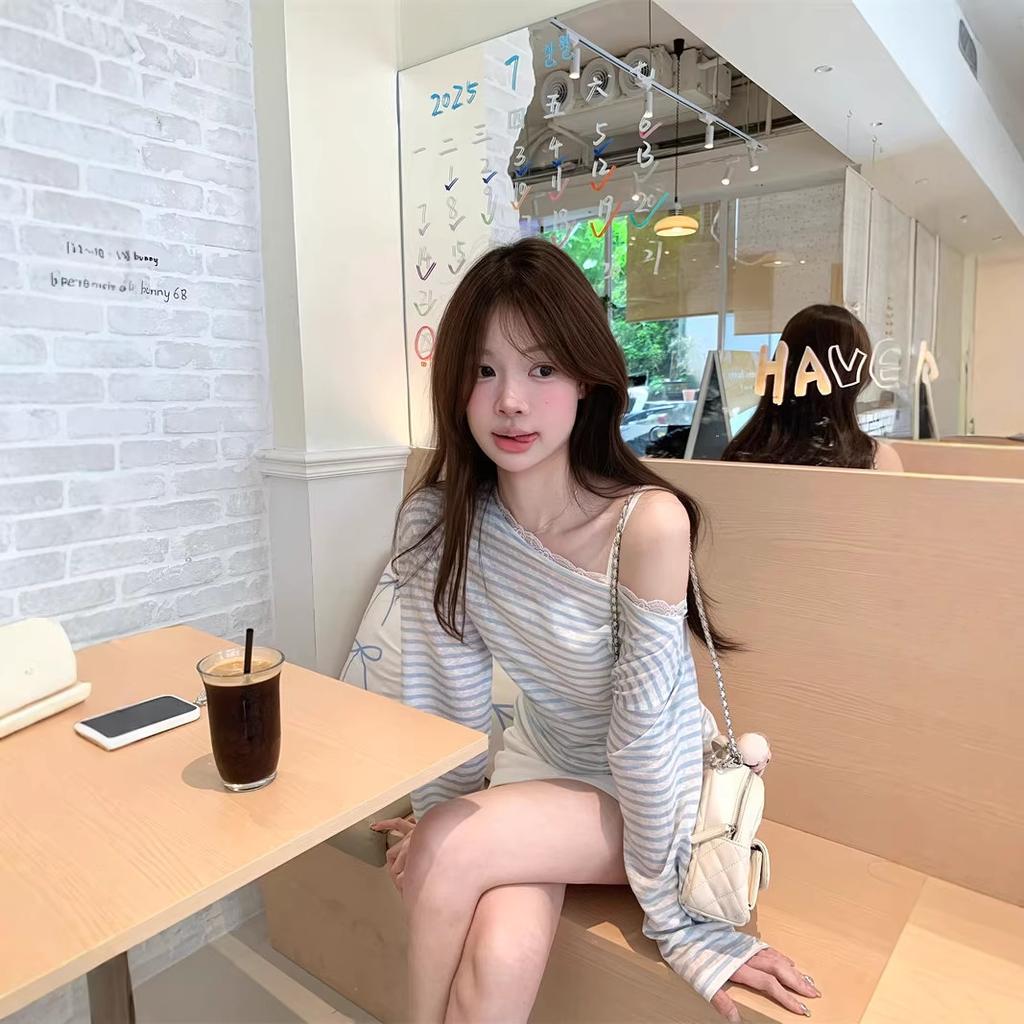 Gentle and sweet wind lace splicing slanted shoulder long-sleeved T-shirt women's spring Korean age-reducing chic striped off-shoulder top