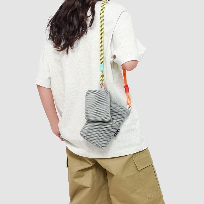 Niche hollow bag women's summer new fashion messenger bag high-end sense child and mother mobile phone bag
