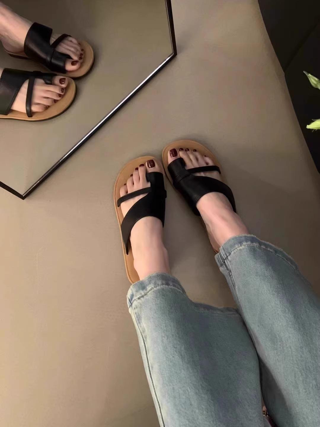 

Французькі вінтажні римські шкарпетки на плоскій підошві круті шльопанці жіноча мода 2025 літо зі спідницею пляжні шльопанці 40 чорний