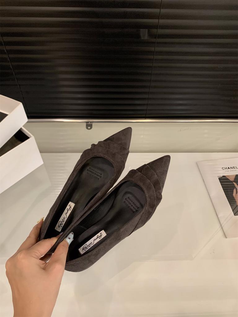 French thick heel suede pointed single shoes women's shoes 2025 new spring and autumn ruffle edge middle heel black commuter shoes