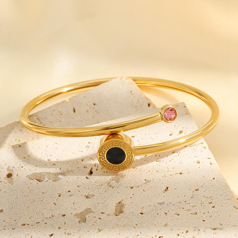 Open Titanium Steel Light Luxury Great Wall Pattern Round Black Shell Fashion Bracelet One Size(16-22CM)
