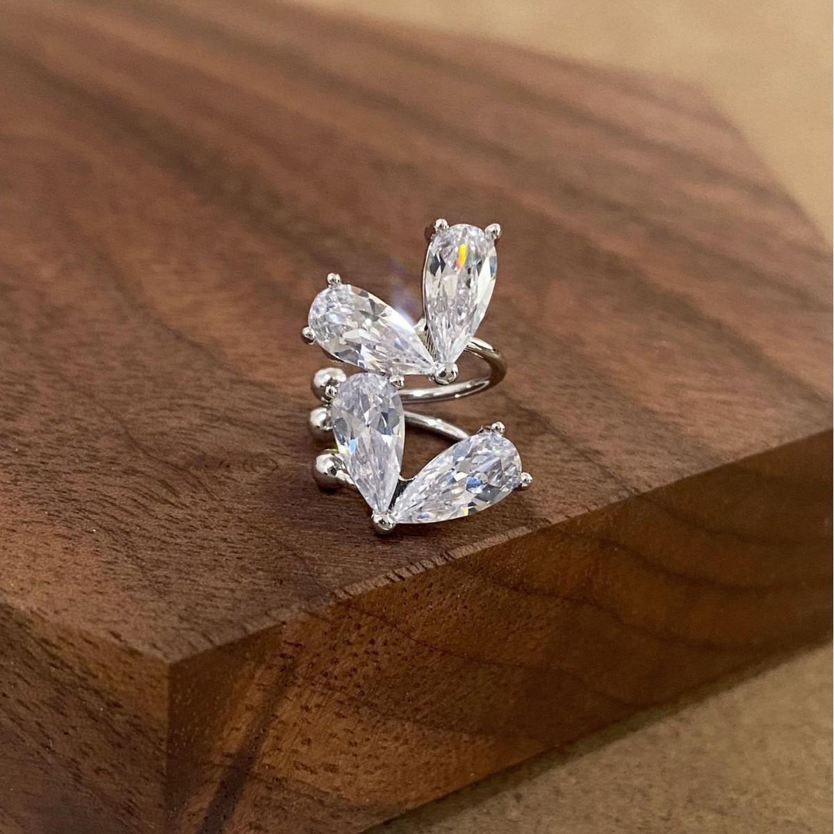 Elegant Zirconia Heart Ear Cuff: Versatile, No-Pierce Luxury Earring for Women
