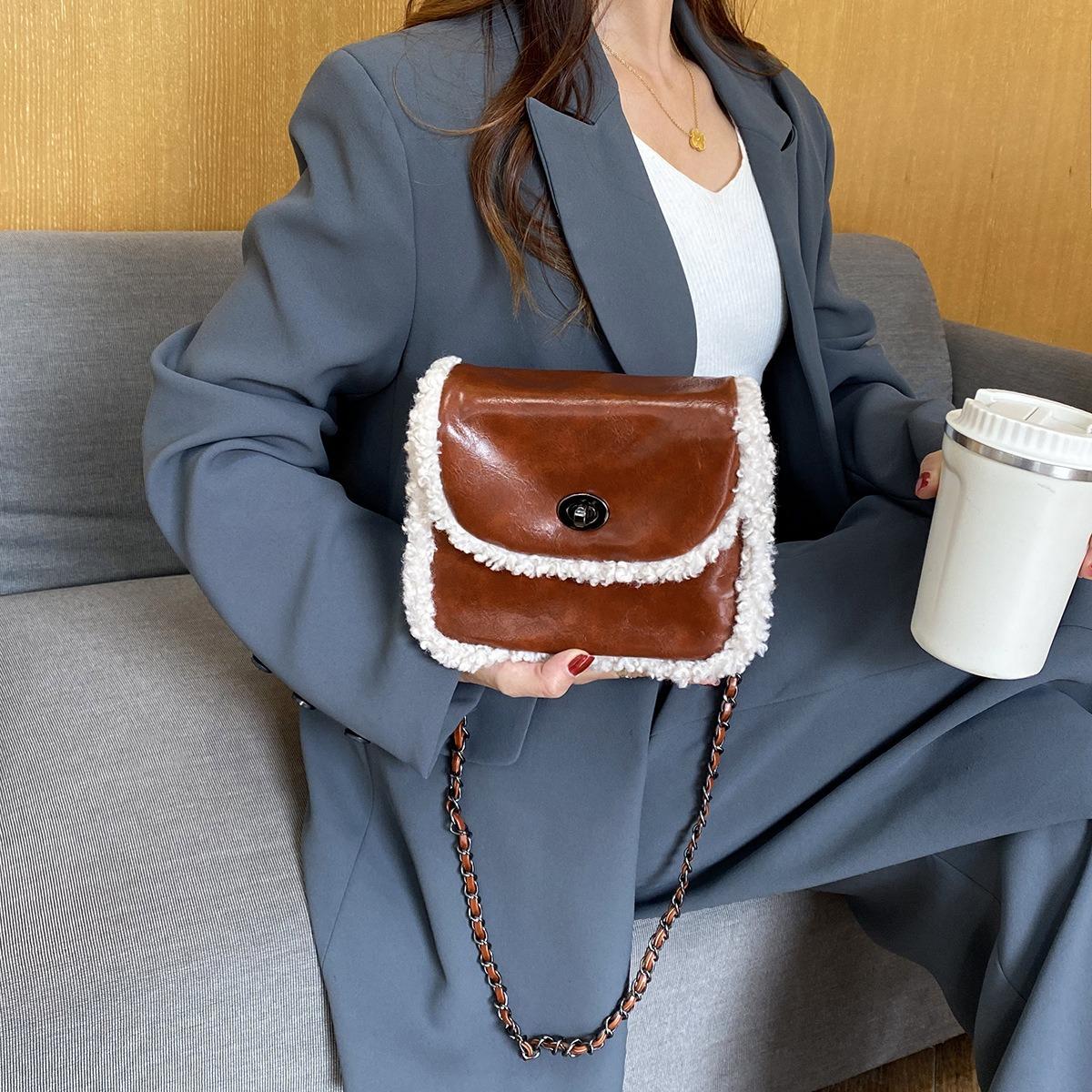 

2025 New Korean Style Autumn Winter Fashion Chain Lamb Wool Crossbody Bag for Women Ins Single Shoulder Half Round Saddle Bag темно-коричневого