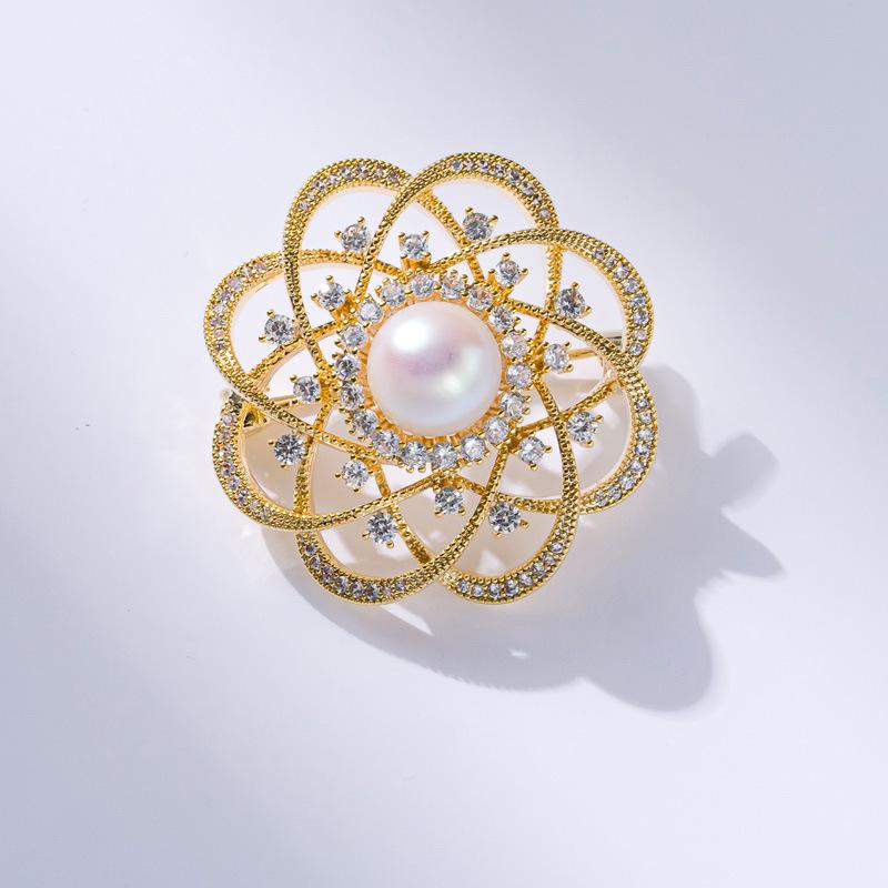 Bo Xin Yun Elegant Pearl  Zirconia Flower Brooch – Luxury Gift for Mothers