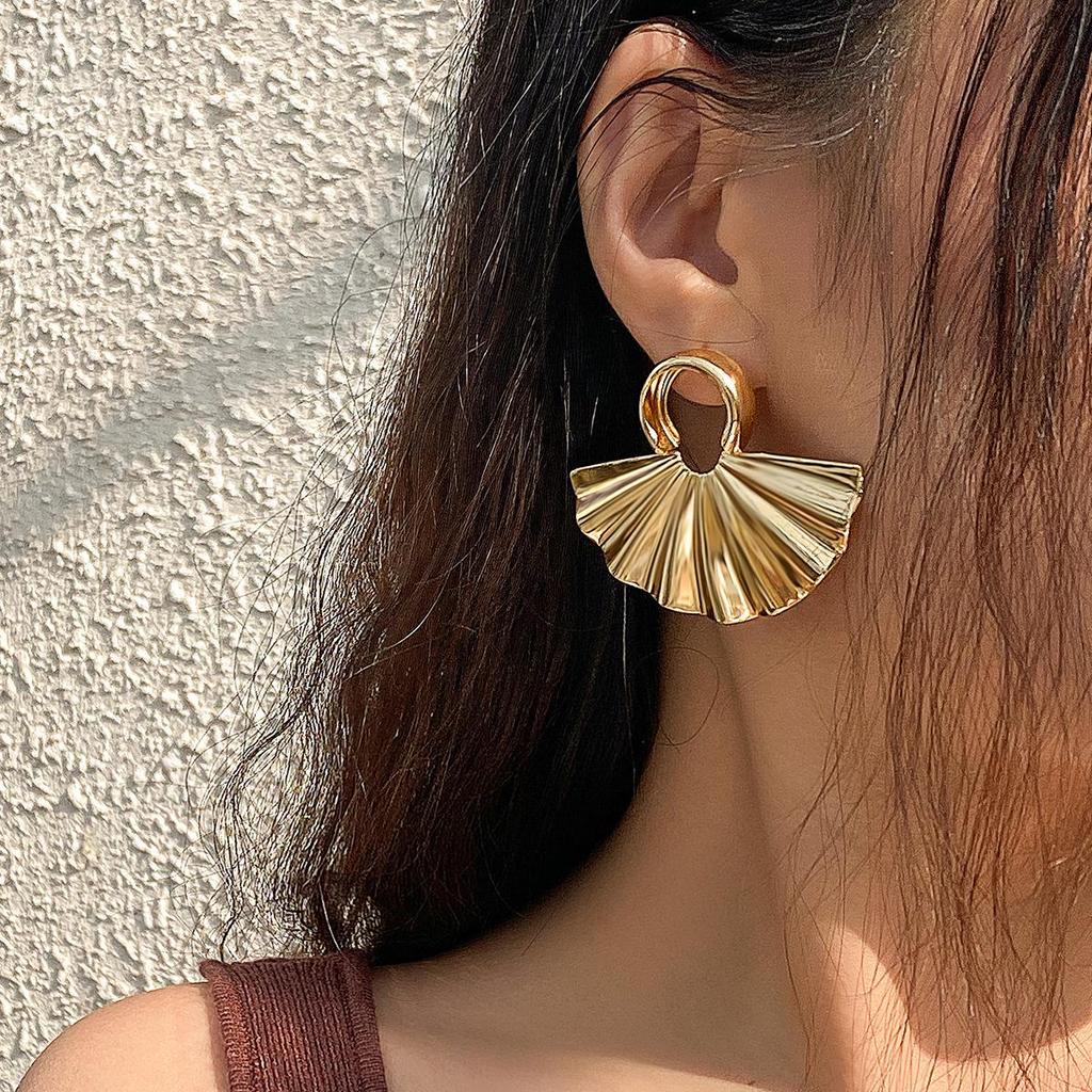 Punk Metal Ginkgo Leaf Earrings for Women - Trendy Gold Design