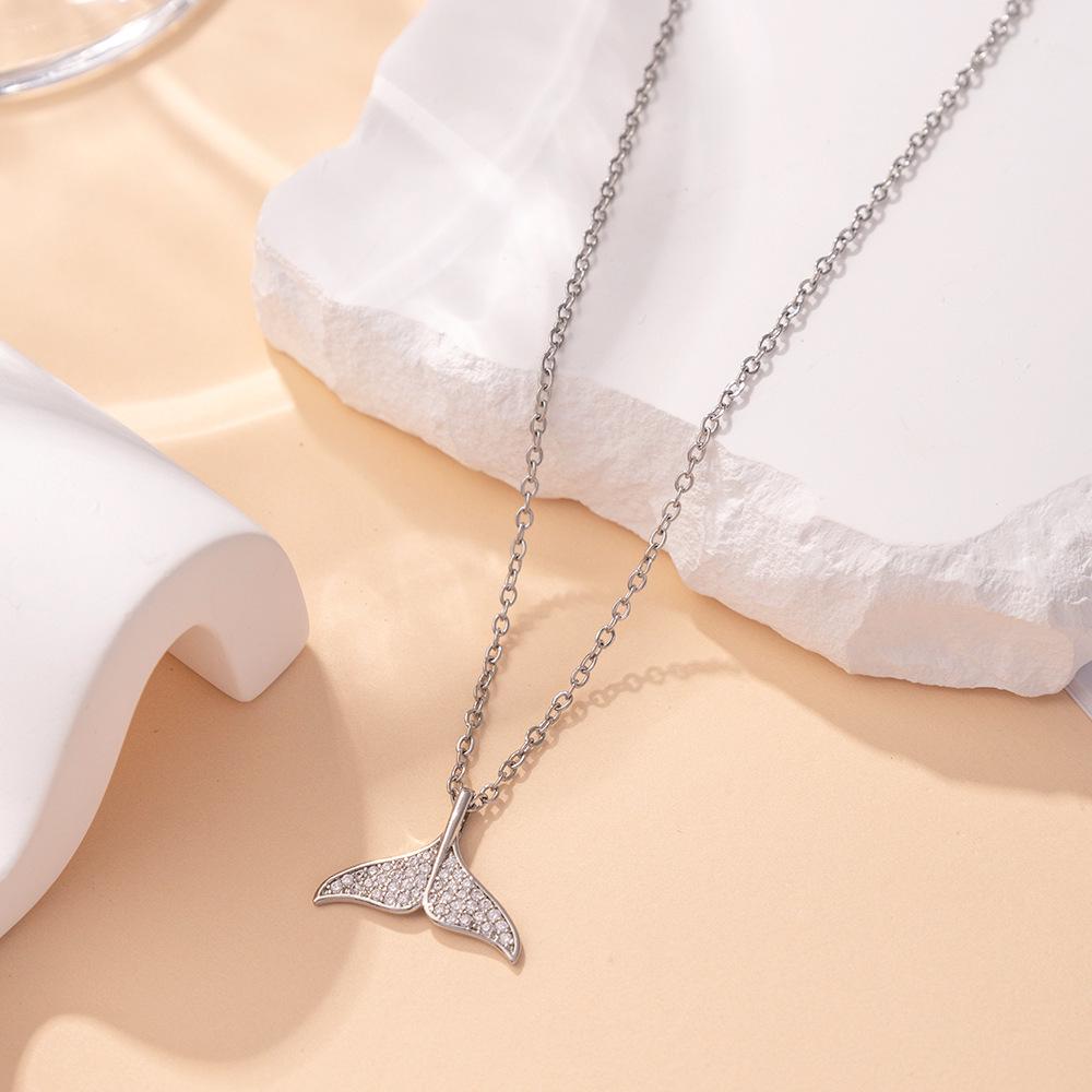

Women s Retro Light Luxury Pendant Necklace - Sweet & Cool Clavicle Chain, Non-fading, Fashionable & Exquisite Design