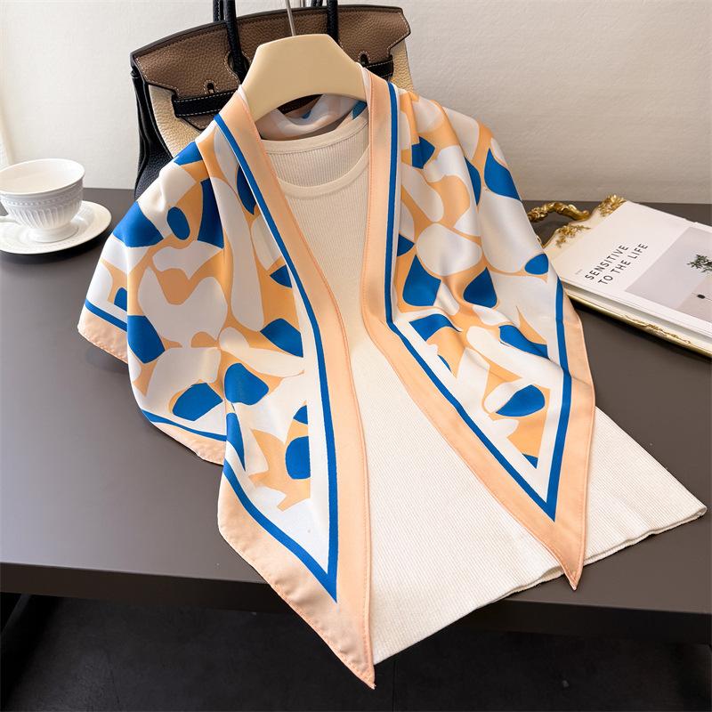 Retro Contrast Triangle Scarf Simulation Silk Printing Sunscreen Shawl Waist Scarf Silk Scarf Scarf Headscarf Women