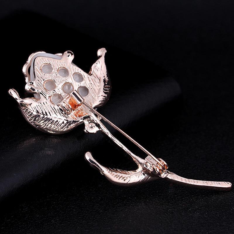Beliebte Mode Opal Strass Legierung Rose Brosche Pin Brosche Damen Kleidung Zubehör