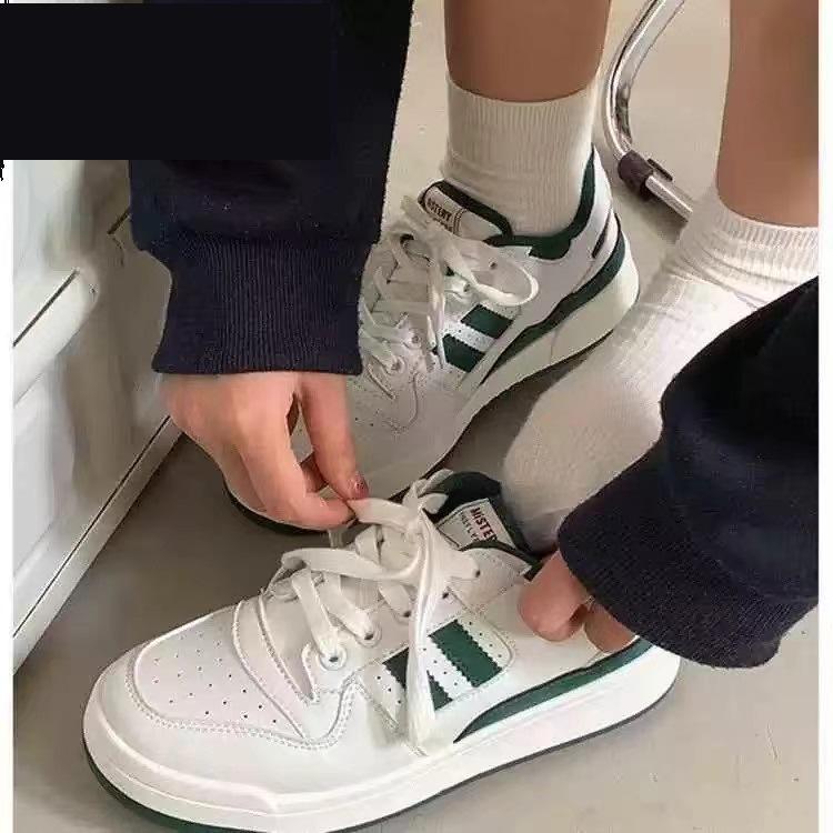

Platform white shoes women s autumn board shoes 2024 new flat-soled trendy shoes ins versatile niche sports moral training shoes 40