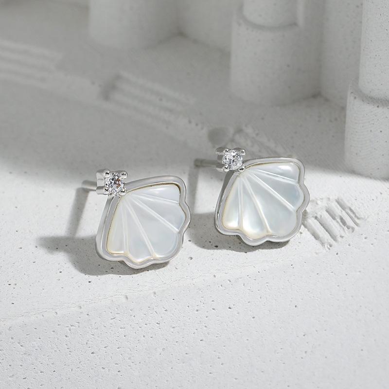 Send Girlfriend Earrings for Life, Earrings, Anti-allergic Needles, High-end Temperament, Simple White Fritillary Earrings