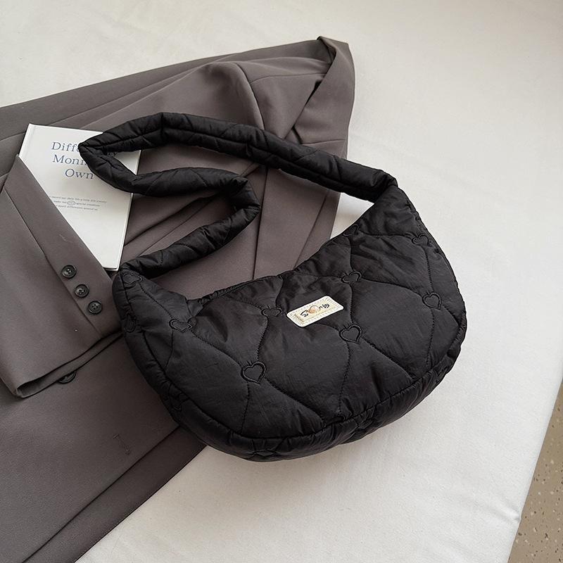 

Осень 2025 нишевые женские сумки большой вместимости на плечо мессенджеры женские сумки высокоценные ромбовидные сумки-пельмени сумки для хлопковой одежды в иностранном стиле чёрный