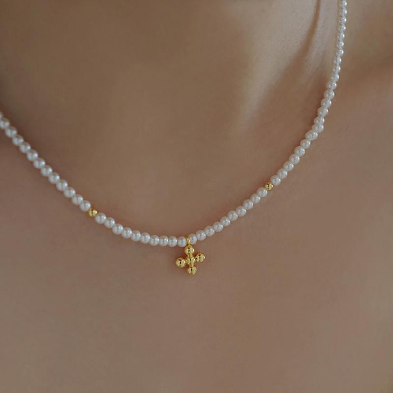 French Niche Soft And Beautiful Simple And Compact Commuter Imitation Pearl Cross Pendant Temperament Short Necklace Collarbone Chain Women
