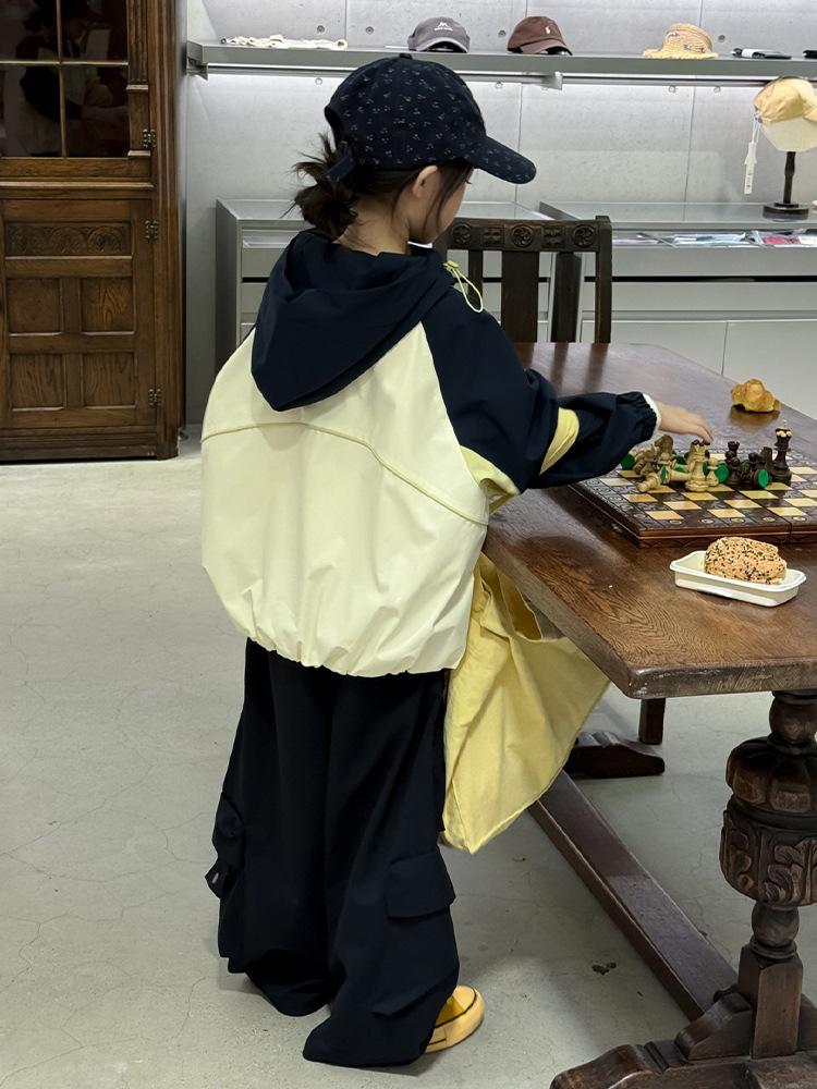 Korean 2025 Autumn Girls' Patchwork Windbreaker: Stylish Street-Style Jacket for Kids and Parents