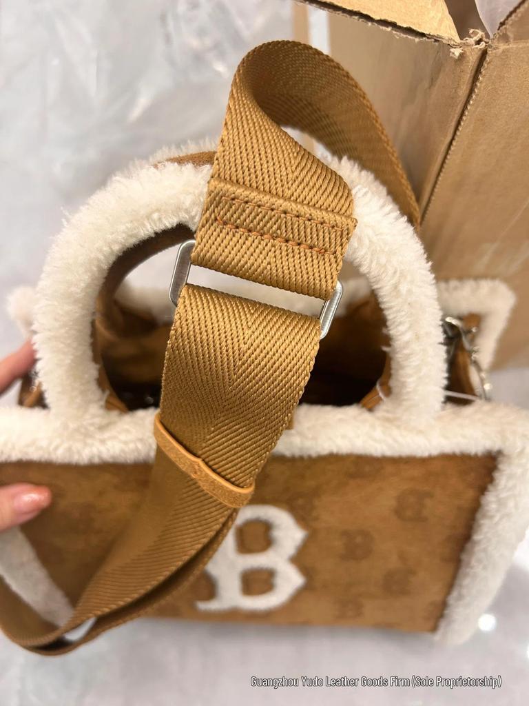 2024 Fall/Winter Korea MLB Versatile Lambswool Tote Bag