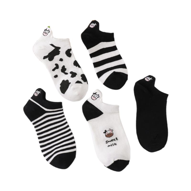 "Calcetines tobilleros de algodón con diseño de vaca bordada a rayas blancas y negras para mujer: calcetines náuticos de estilo universitario para primavera/verano"