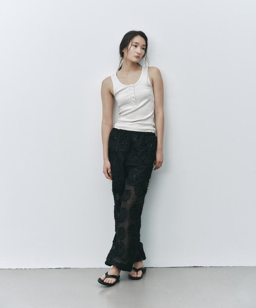 Haipeogeullipeu Scallop Pants Black