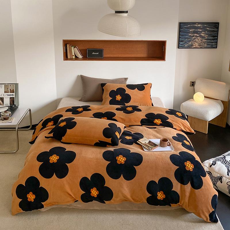 

Зимнее коралловое бархатное постельное белье из молочного бархата из четырех предметов плюс бархатное одеяло, пододеяльник, фланелевая кровать, комплект простыней из трех предметов Quilt cover 150*200cm