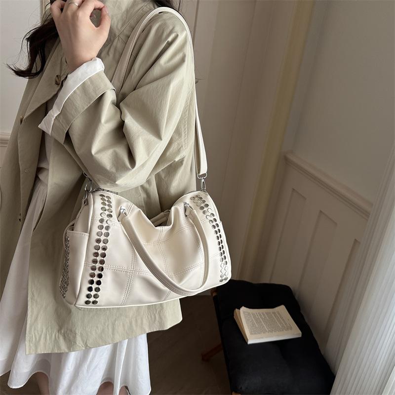 Women Sweet Cool Vintage Rivet Large Capacity Commute Tote Bag Single Shoulder Underarm Bag