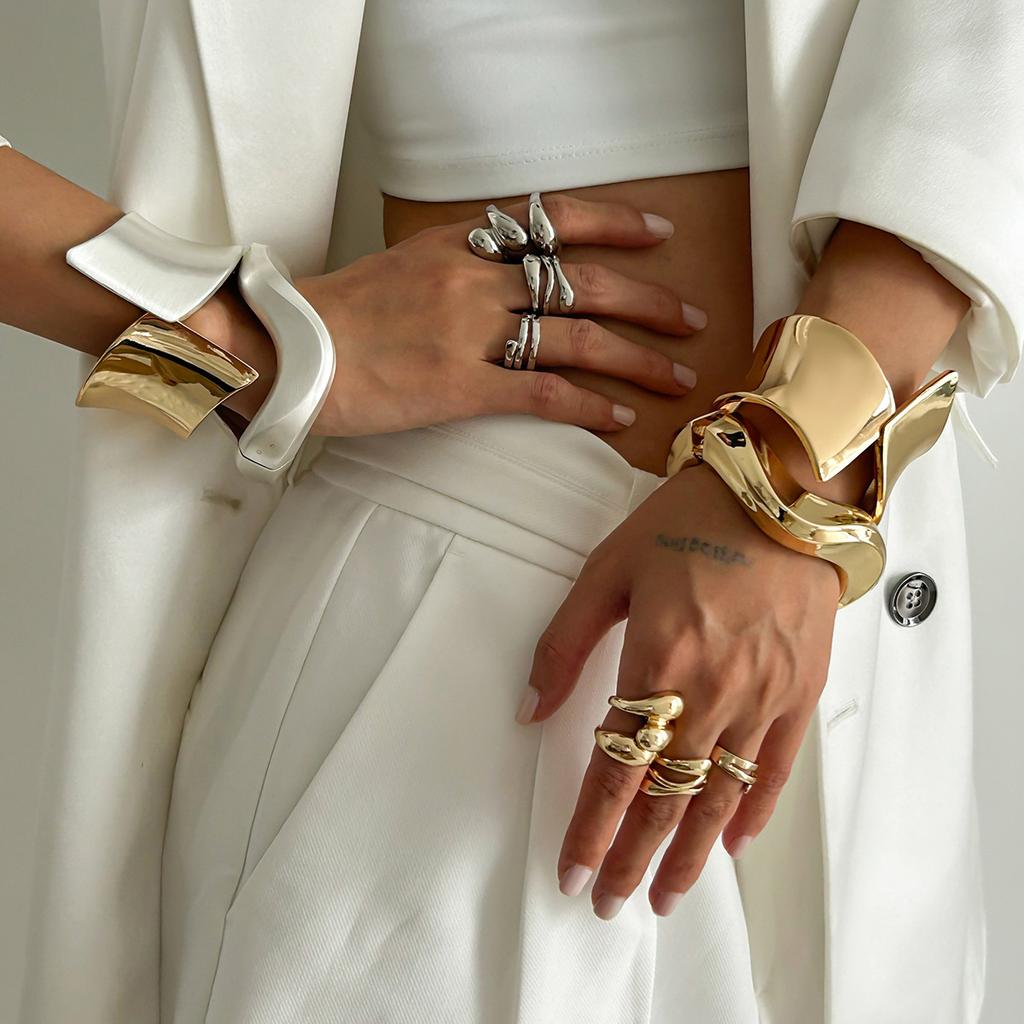 Cold Autumn and Winter Temperament Geometric Splicing Open Bracelet, Design Sense Corrugated Smooth Metal Wind Bracelet Women