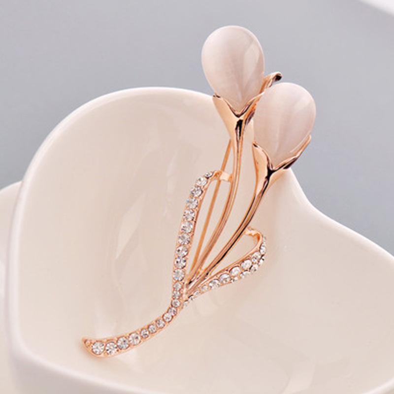 High-Grade Pearl Flower Brooch Scarf Pin for Women and Men