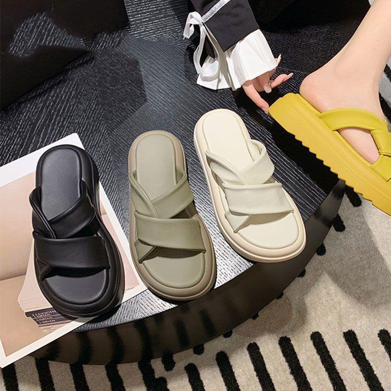 Muffin soft bottom one-word slippers women's 2025 summer new wear-resistant heightening lightweight versatile fashion beach cool slippers