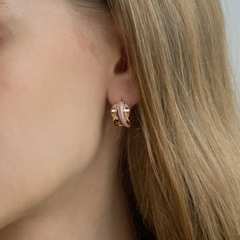 ELLE Jewelry 14K Triple Line Earrings (Gold Pin) ELGPEE464