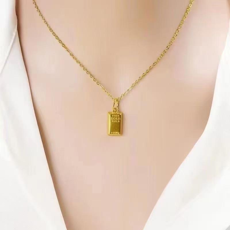 Gold Square O-Chain Necklace for Women - Versatile Light Luxury Pendant Clavicle Jewelry