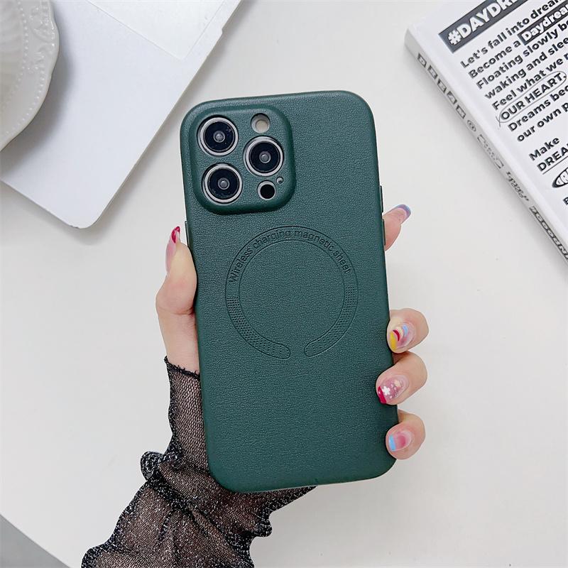 Proteção de câmera com furo de precisão Carregamento sem fio para capa de couro Magsafe para iPhone 15 14 13 12 Pro Max Plus Capa protetora magnética à prova de choque