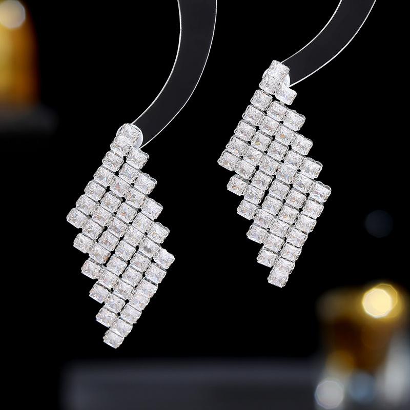 

Серебряные игольчатые серьги S925, нишевый темперамент, легкие, роскошные, высокого класса, модный элегантный дизайн, геометрические ромбовидные серьги с цирконием