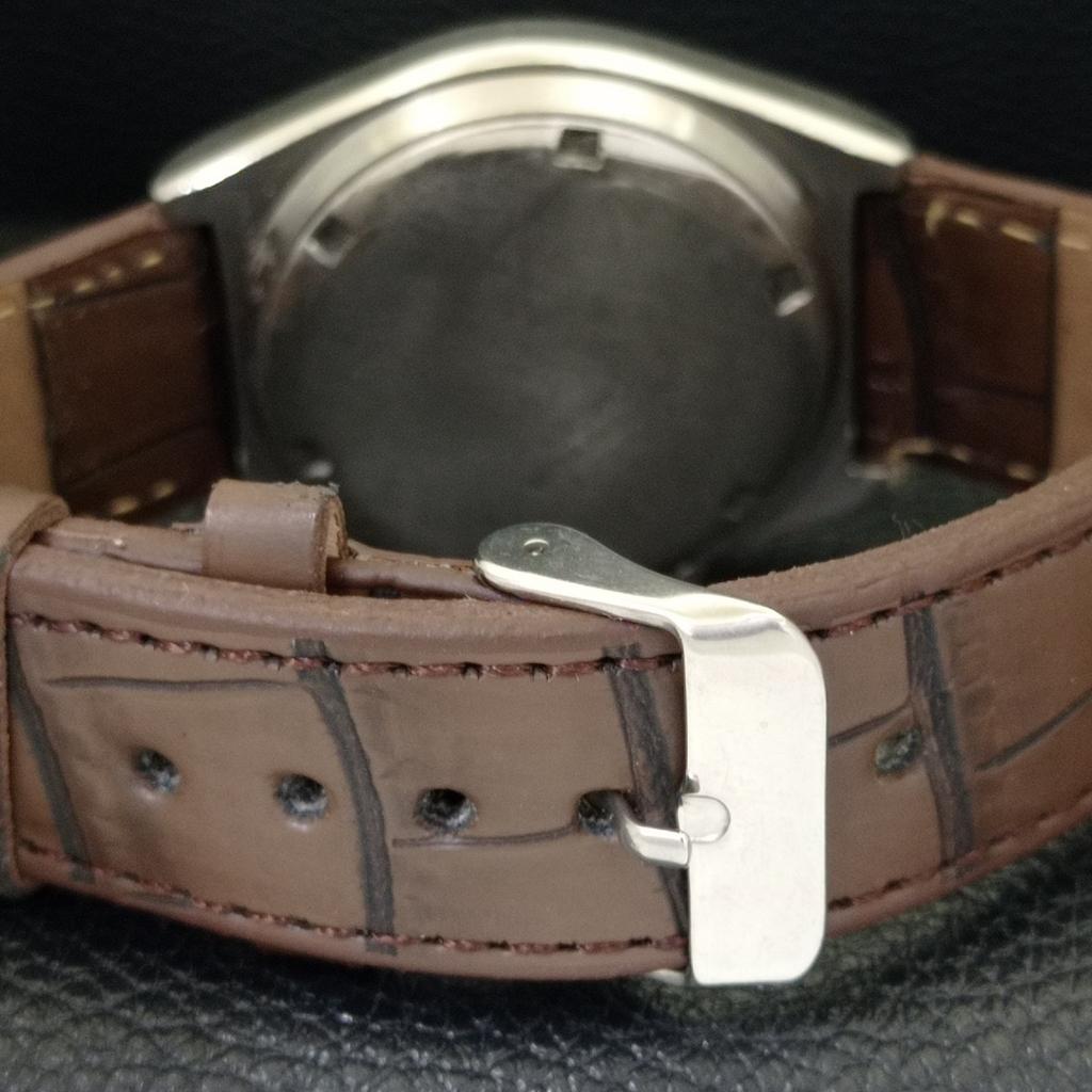 AUTOMATIC VINTAGE SEIKO 5 JAPAN MENS GREEN COLOR DIAL WATCH a701647-5 R206c-a701647