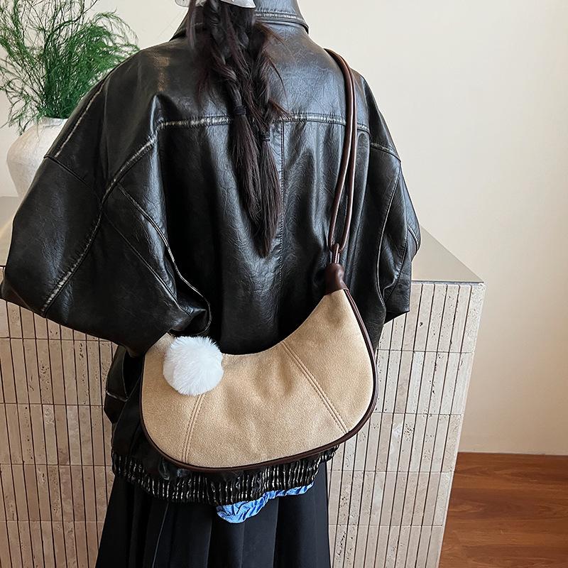 Hand Carry Fashion Dumpling Bag Women 2025 Autumn and Winter Korean Ins Simple Versatile Shoulder Bag Niche Trend Messenger Bag