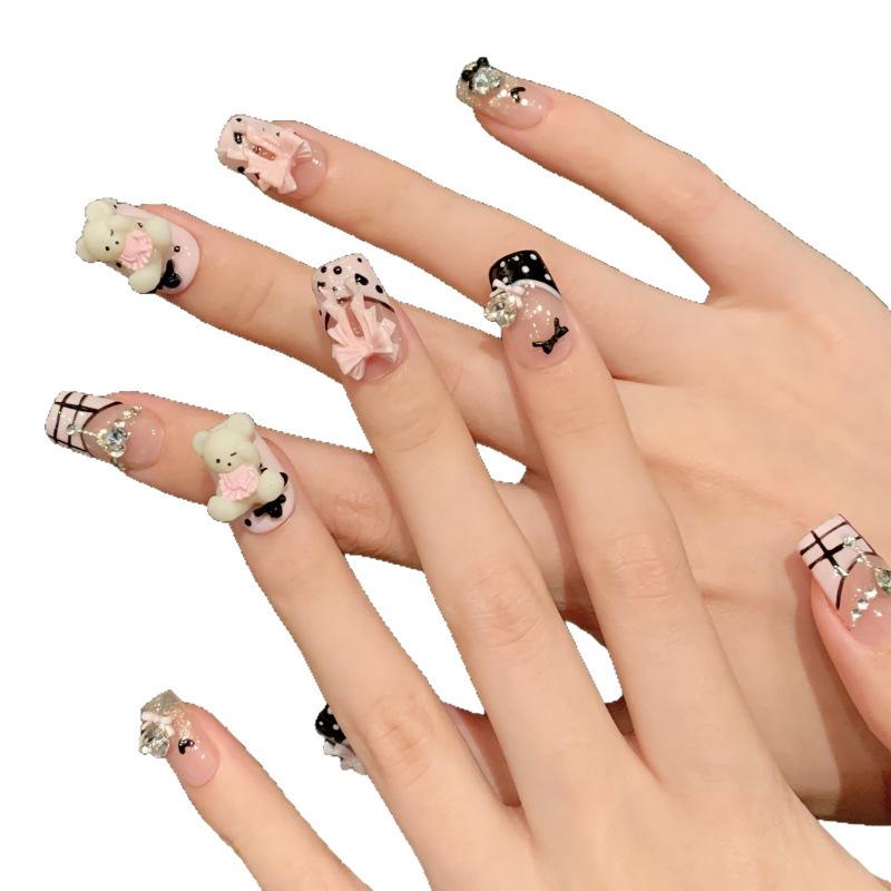 Sněhový pudr medvídek tvářenka: Roztomilé kreslené bělící nálepky na nehty - Ručně vyráběné a nositelné.