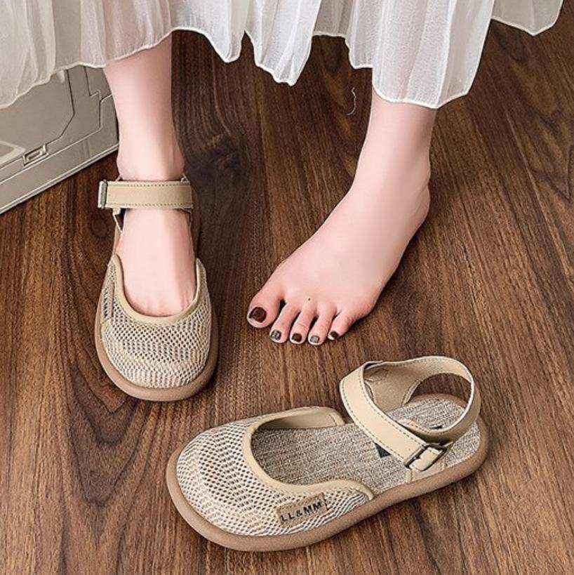 Modne damskie klapki Baotou Letnie buty dla kobiet Codzienne sandały na płaskiej podeszwie Oddychające sandały Wygodne na zewnątrz plażowe Pojedyncze buty